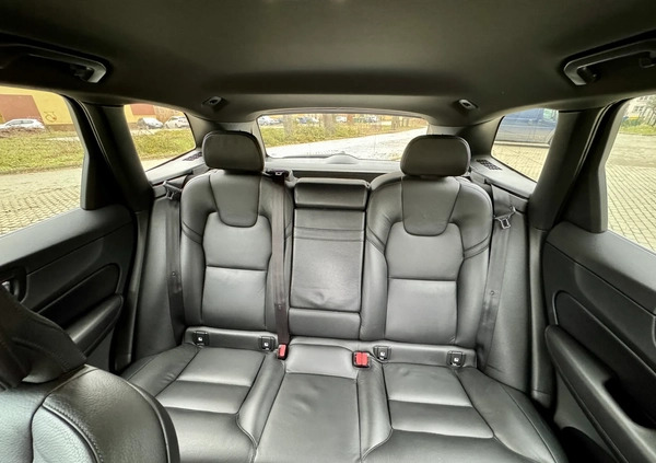 Volvo XC 60 cena 135000 przebieg: 107400, rok produkcji 2018 z Kłodzko małe 232